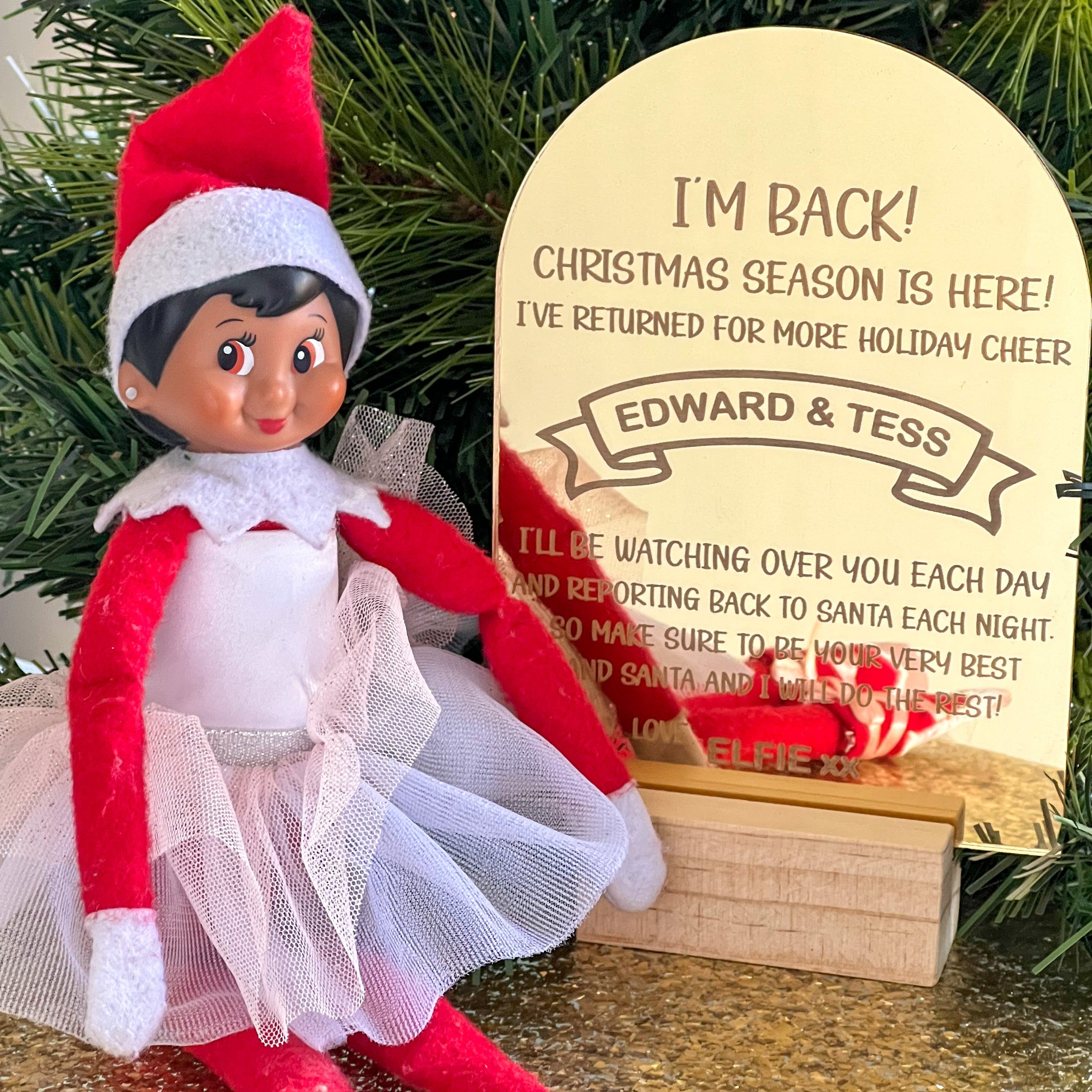 Personalised "I'm Back" Elf Sign (Gold)