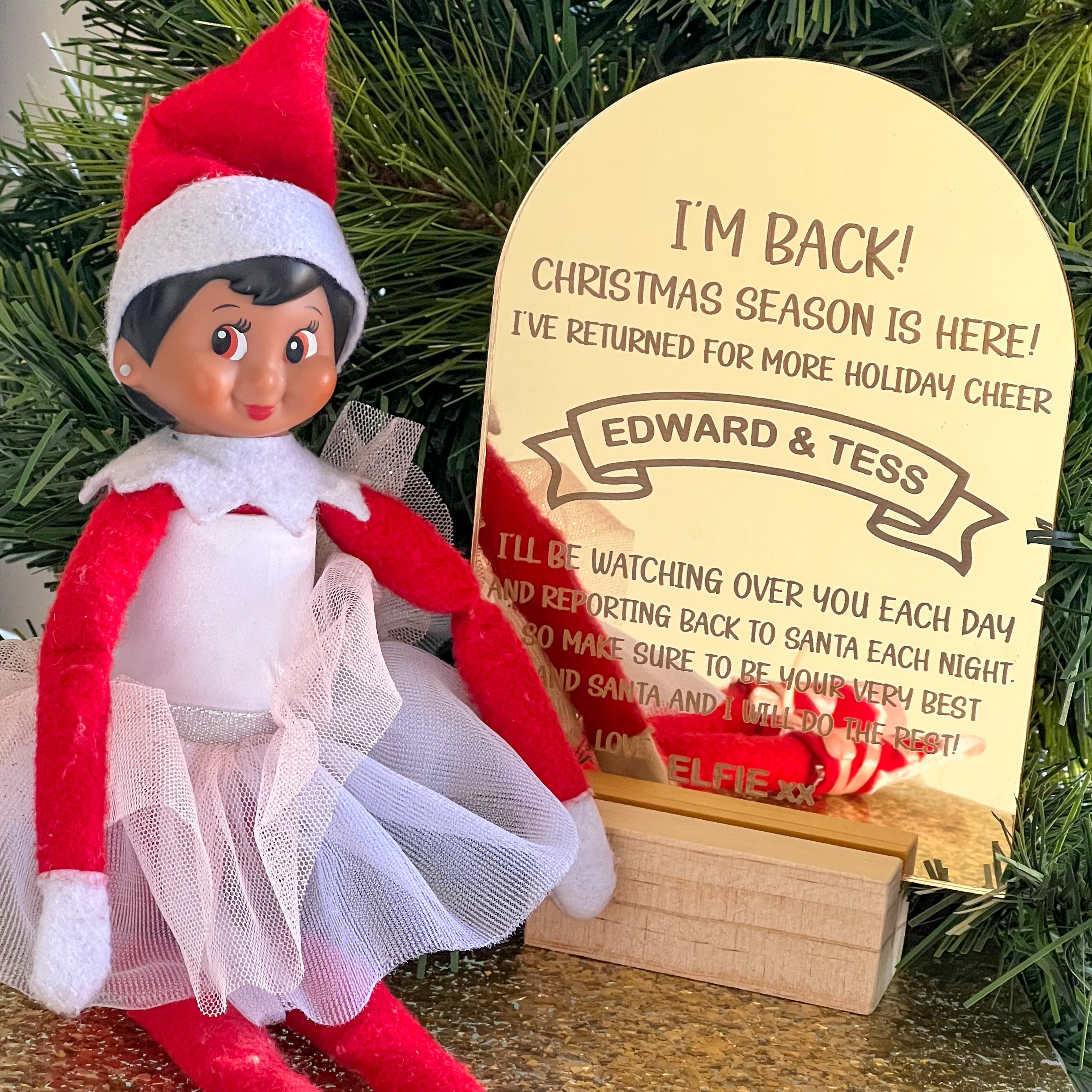 Personalised "I'm Back" Elf Sign (Gold)